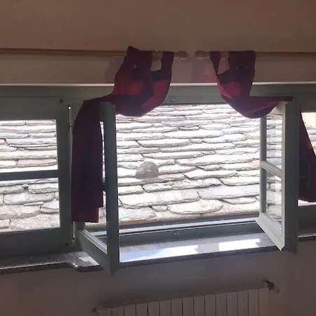 Sui Tetti Di Pietra Daire *