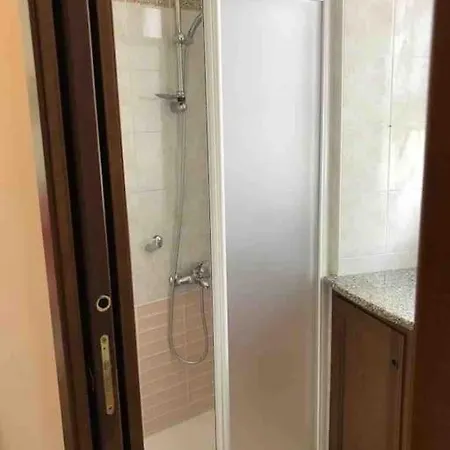 Sui Tetti Di Pietra 瓦拉洛