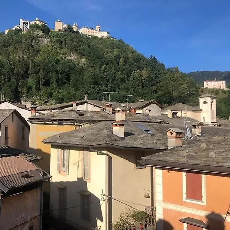Sui Tetti Di Pietra *