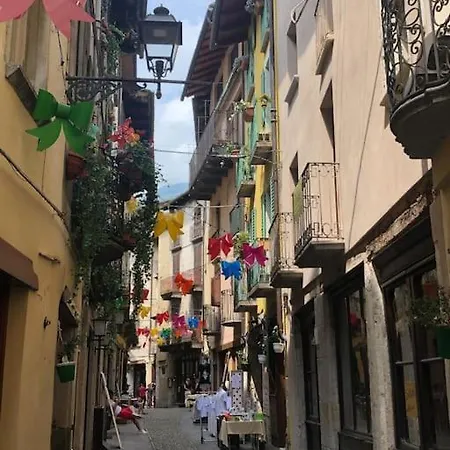 Sui Tetti Di Pietra *