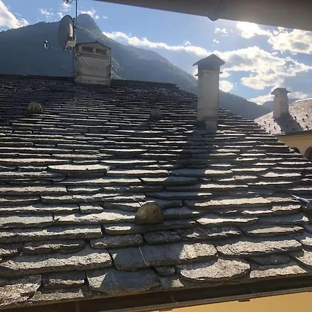 Sui Tetti Di Pietra * 瓦拉洛