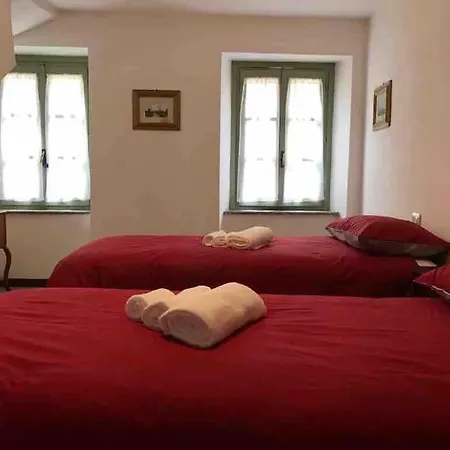 Sui Tetti Di Pietra * 瓦拉洛